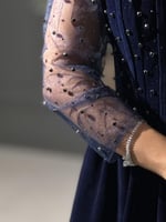 فستان سهرة شتوي مخمل لون كحلي بقصة أوف شولدر