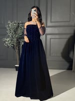 فستان سهرة شتوي مخمل لون كحلي بقصة أوف شولدر