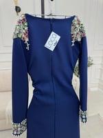 فستان كحلي بأكمام