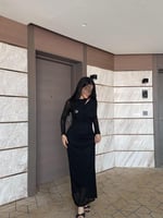 فستان سهره ناعم باللون الأسود