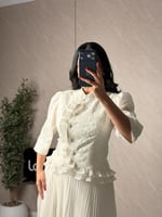 طقم ناعم بلون أوف وايت