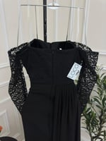 فستان اسود ناعم بدانتيل