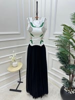 فستان قطعتين ناعم بكسرات مميزه مع شك يدوي