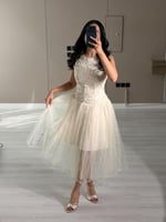 فستان سهرة قصير فخم لون بيج