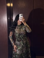 طقم سهرة زيتي مطرز بزخارف نباتية لامعة انيقة