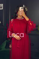 فستان ناعم بكسرات باللون البرغندي من لوكا فاشن