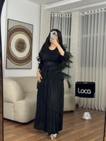 طقم تنوره وبلوزه مع حزام باللون الأسود