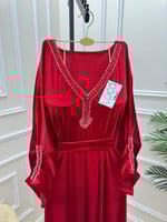 جلابية مخمل باللون الأحمر فضفاضه