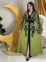 جلابية انيقة بتفاصيل باللون الاسود