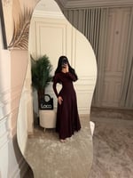 فستان ناعم بلون عودي مع أكمام