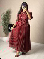 طقم ناعم بلون احمر