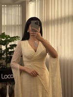 فستان ناعم دانتيل بتصميم وقصه تبرز جمال القوام