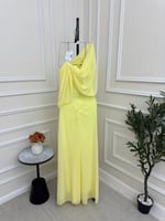 فستان اصفر ناعم