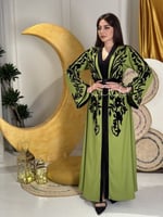 جلابية انيقة بتفاصيل باللون الاسود