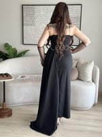 فستان اسود ناعم بتطريز انيق