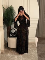 فستان سهرة مخمل لون اسود ودرجات النود بأكمام طويلة...