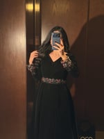 فستان سهرة اسود جوخ مخمل بأكمام طويلة مطرزة وحزام...