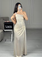 فستان سهره بتصميم ناعم