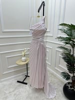 فستان سهره بكسرات باللون الوردي الفاتح