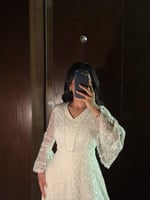 فستان ناعم مع حزام على الخصر