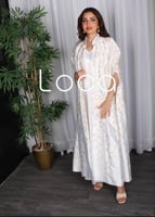 جلابيه قطعتين أنيقه باللون الأبيض