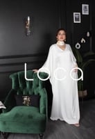 جلابيه باللون الابيض مع تطريز بالرقبه