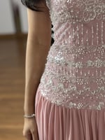 فستان سهره بكسرات مع شال