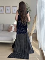 فستان انيق مميز بتطريز في الخلف