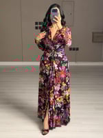 فستان ناعم طويل ماكسي ملفوف بنقشة زهور أنيقة