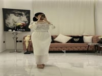 فستان ناعم ابيض بكسرات