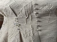 فستان بلون بيج بتطريز نقوش مميزه من لوكا فاشن