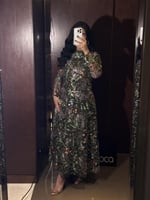 طقم سهرة زيتي مطرز بزخارف نباتية لامعة انيقة