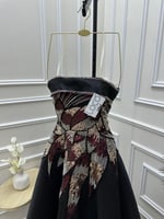 فستان سهره فخم باللون الأسود بتطريز فاخر