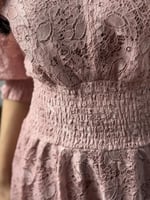 فستان قماش دانتيل بلون الحمي من لوكا فاشن