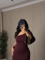 جلابية خمريّة بتطريز ذهبي