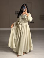 جلابية ناعمة بتصميم مميز لون بيج فاتح