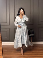 فستان ناعم باللون السماوي الفاتح