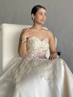 فستان سكري بتطريز على شكل فراشة