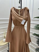 فستان بني بكسرات