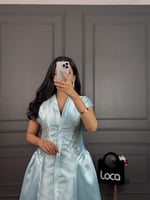 فستان ميدي وبتطريز انيق ولون تيفاني من لوكا فاشن