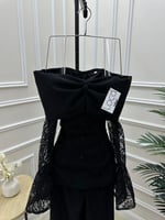 طقم مميز باللون الأسود