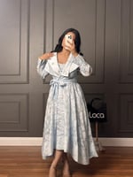 فستان ناعم باللون السماوي الفاتح