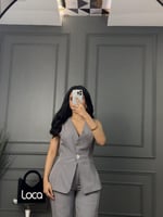 طقم مميز باللون الرصاصي