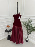 فستان احمر مخمل