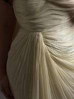 فستان سهرة اصفر ليموني فاتح بتصميم مكشوف الكتفين م...