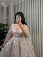 فستان سهره مطرز بتصميم ملكي