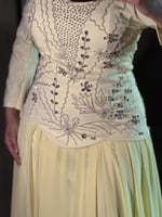 فستان ناعم بلون اصفر