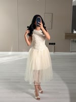 فستان سهرة قصير فخم لون بيج