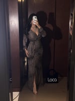 فستان سهرة بني لامع طويل بتصميم لف أنيق