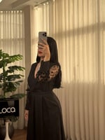 فستان اسود ناعم بكسرات مميزه